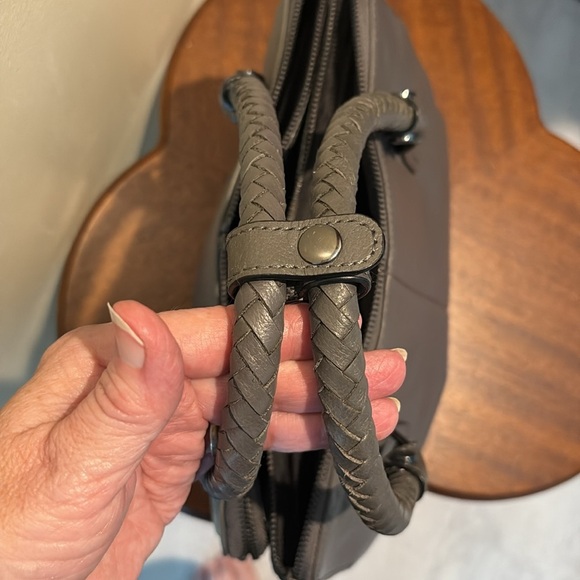 Elliot Lucca  business satchel shoulder  bag  2 padded compartments leather EUC - Picture 7 of 17